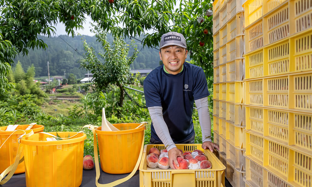 食べた人が笑顔になる桃を、この飛騨から